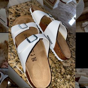 BIRKEN STOCK WHITE SANDALS 🤍